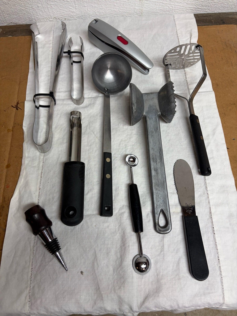 Lot of 10 kitchen tools… Includes some vintage Ekco
